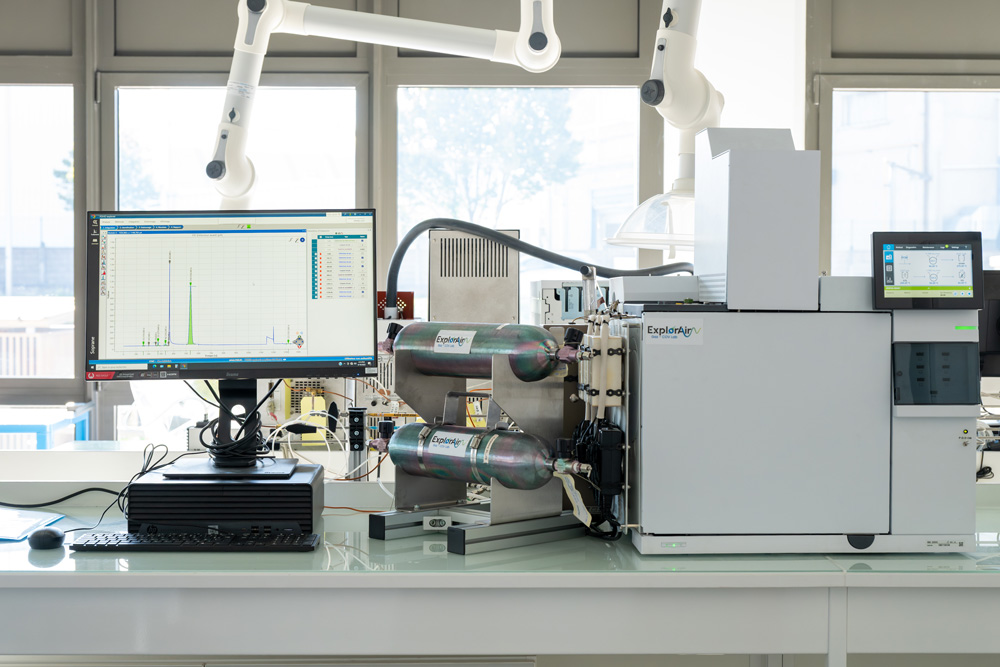 analyseur en laboratoire GC-PDHID et GC-FID