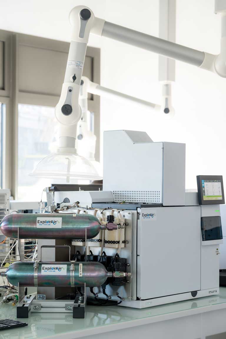Les cylindres de prélèvement sont des contenants rigides, généralement en acier<br />
inoxydable ou aluminium, conçus pour stocker des gaz sous pression en toute sécurité.